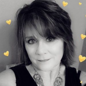 Meet your Posher, Denise